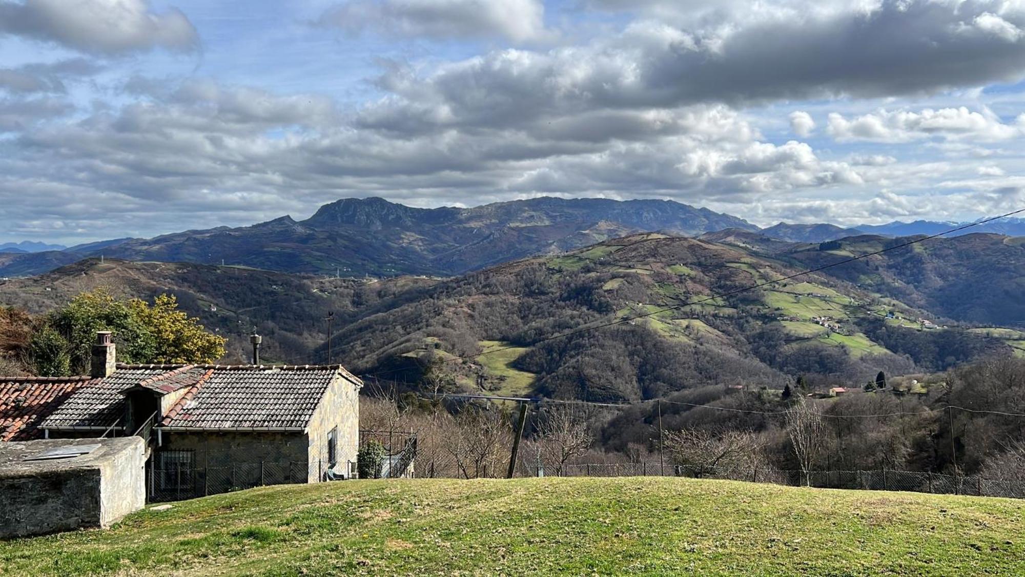 Villa Almastur Rural Siero Esterno foto