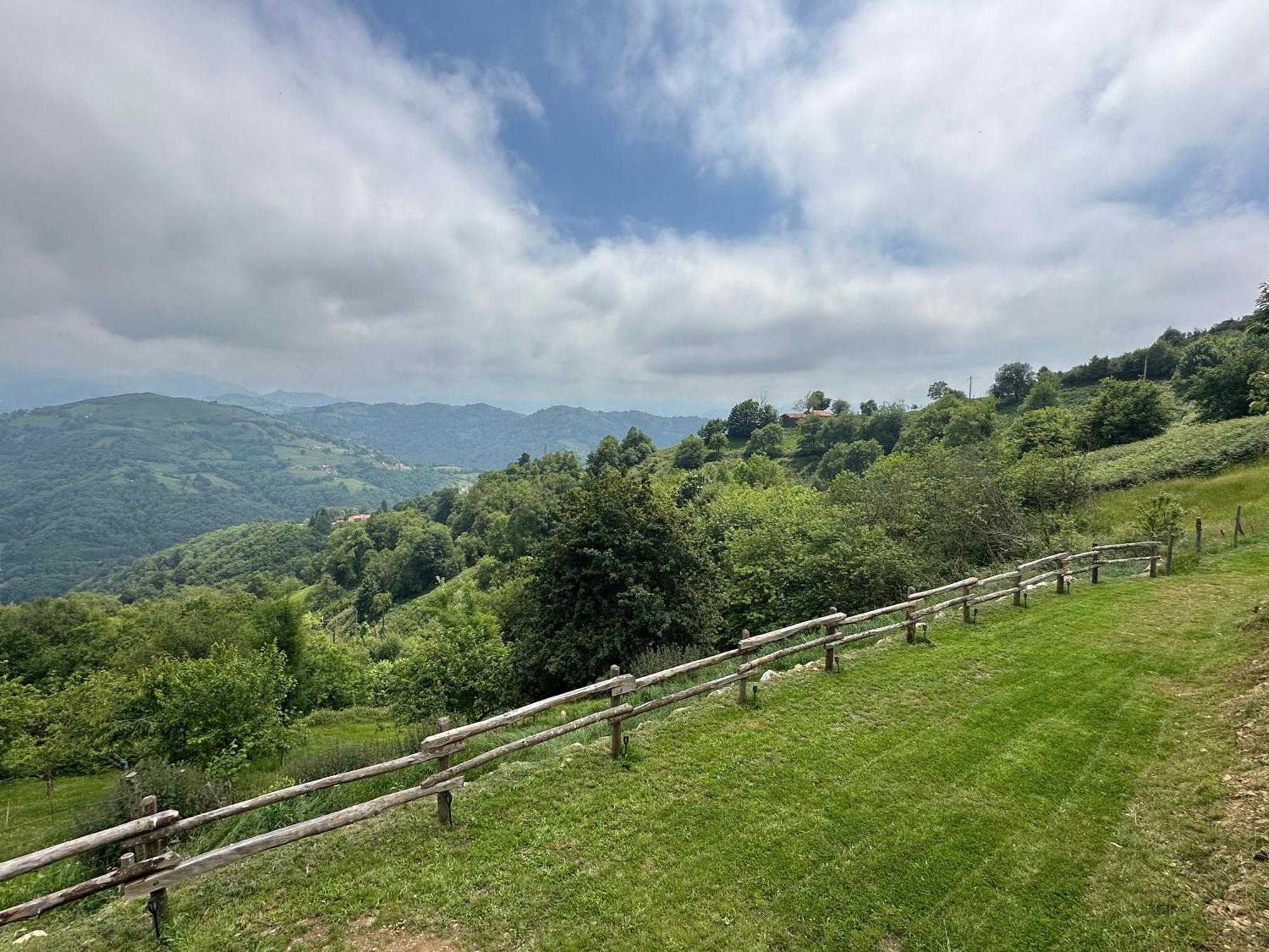 Villa Almastur Rural Siero Esterno foto