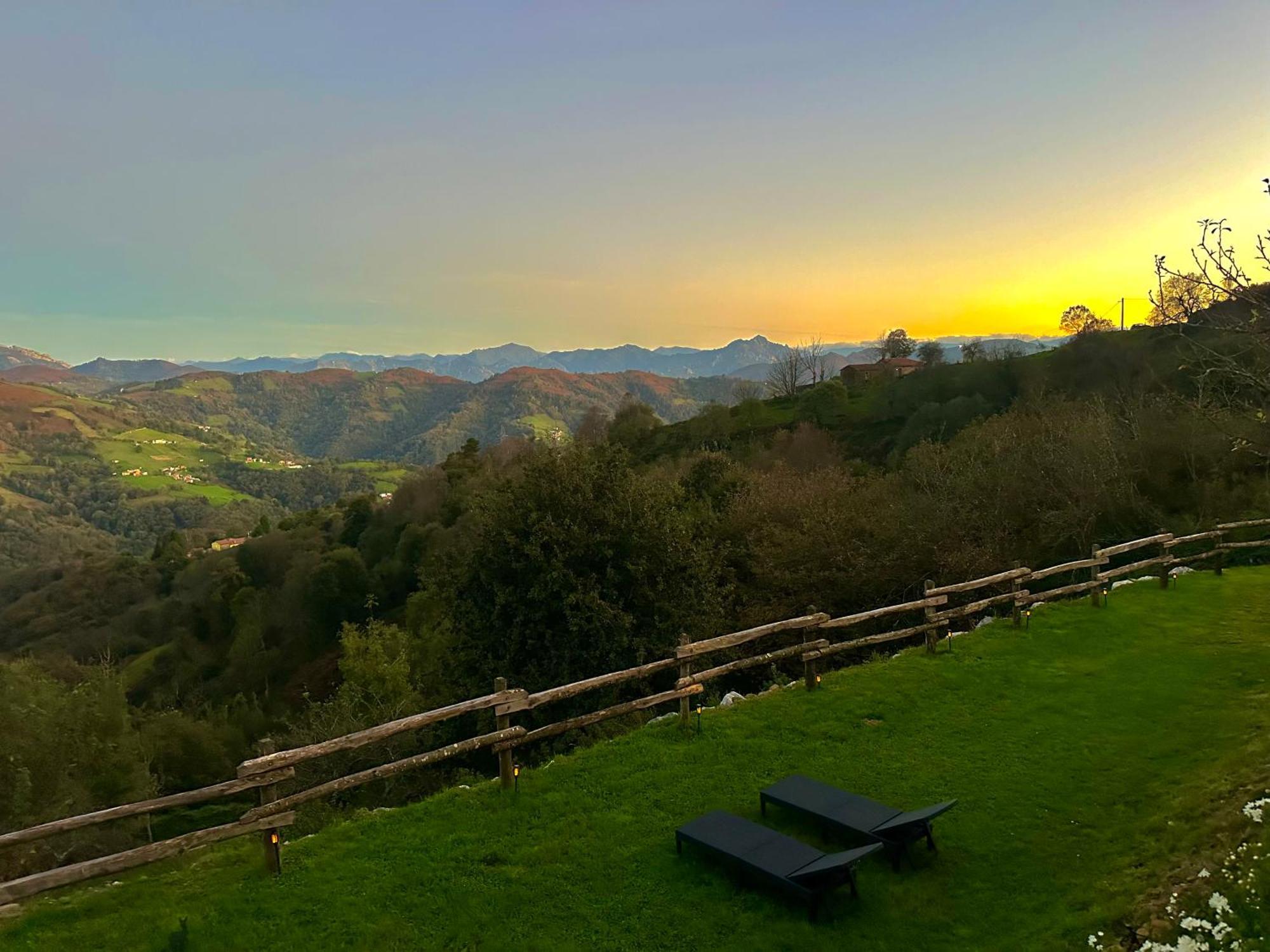 Villa Almastur Rural Siero Esterno foto