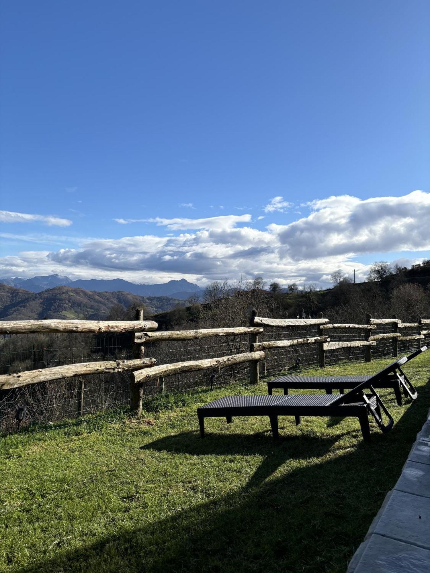 Villa Almastur Rural Siero Esterno foto