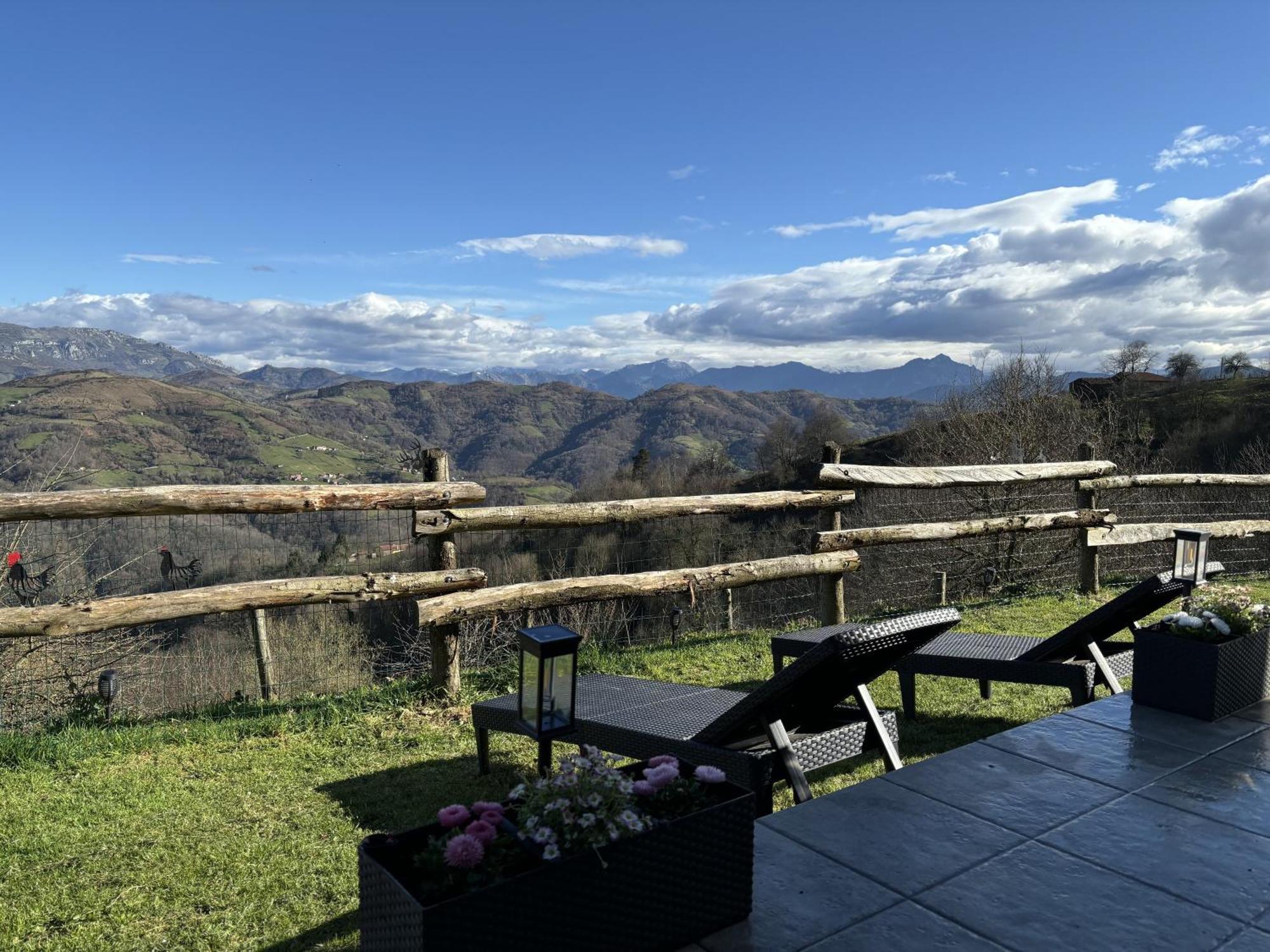 Villa Almastur Rural Siero Esterno foto